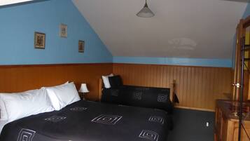 Traditional Apartment, Multiple Bedrooms, Non Smoking, Kitchen (Wattle Cottage 3br)