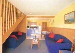 Apartamento tradicional, varias habitaciones, no fumadores, cocina (Wattle  Cottage 3br) | Zona de estar | Televisión de pantalla plana de 22 pulgadas con canales digitales