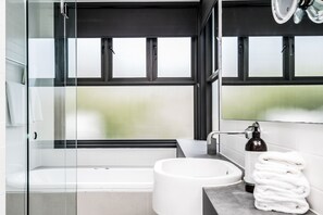 Warehouse Apartment 8 | Bathroom | Separate tub and shower, jetted tub, hair dryer, towels