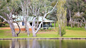 ์คํ ๋ค๋ ์ํํธ, ์นจ์ค ์ฌ๋ฌ ๊ฐ, ์ฃผ๋ฐฉ (Kingfisher Lakeside Spa) | ํธ์