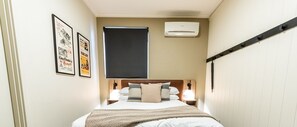 Free minibar items, individually decorated, desk, laptop workspace - Eyre Hotel Whyalla (Whyalla Playford)