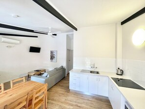 Appartement Standard, 2 chambres, non-fumeur, cuisine (Apartment) | Rideaux dâobscurcissement, fer et planche Ă repasser