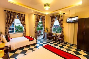 Pillowtop beds, minibar, desk, blackout drapes - Moon's Homestay (Da Nang)