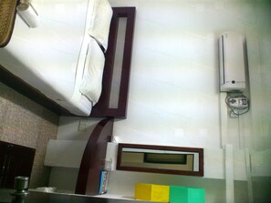 Blackout curtains, free WiFi