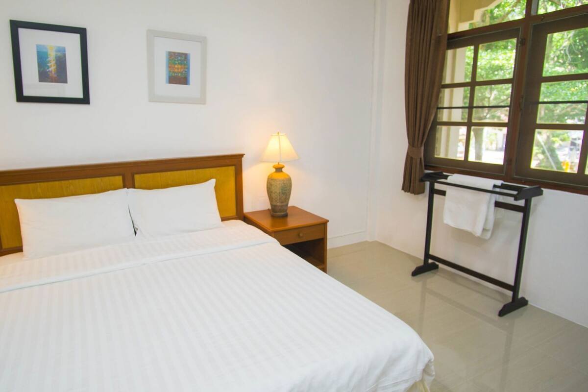 In-room safe, desk, cribs/infant beds, free WiFi