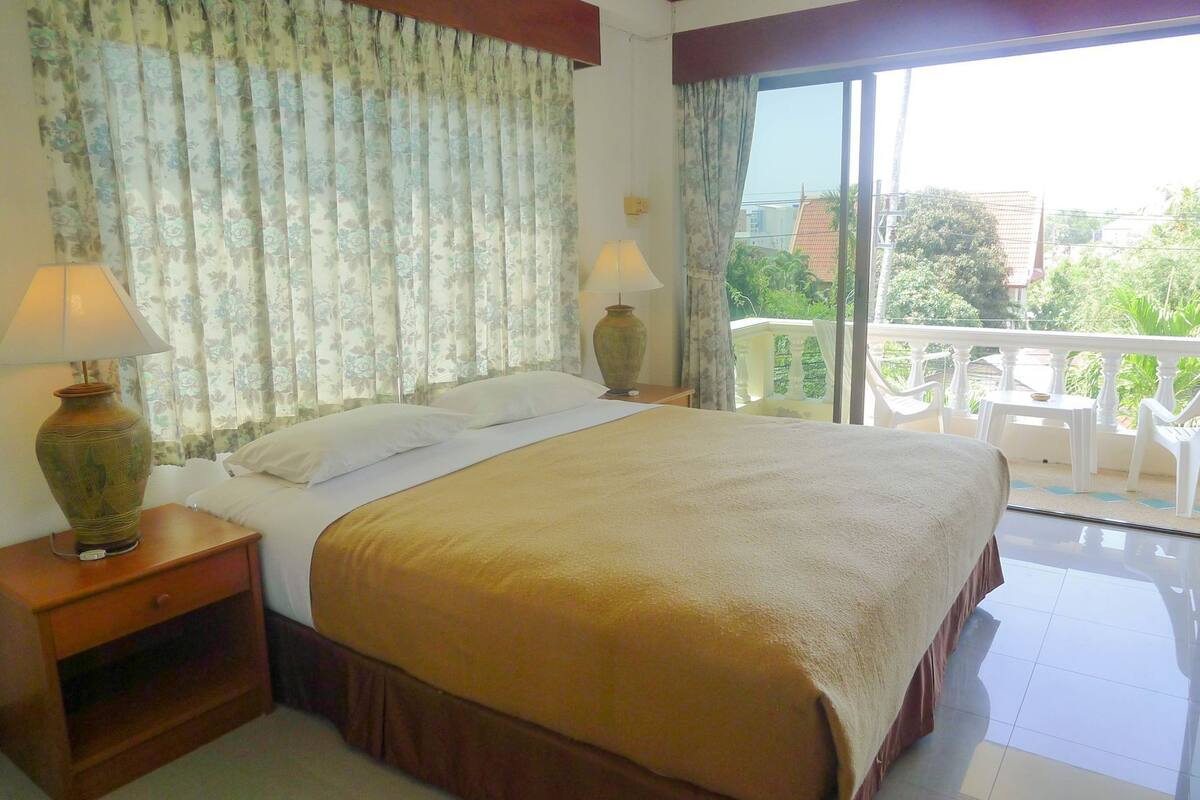 In-room safe, desk, cribs/infant beds, free WiFi