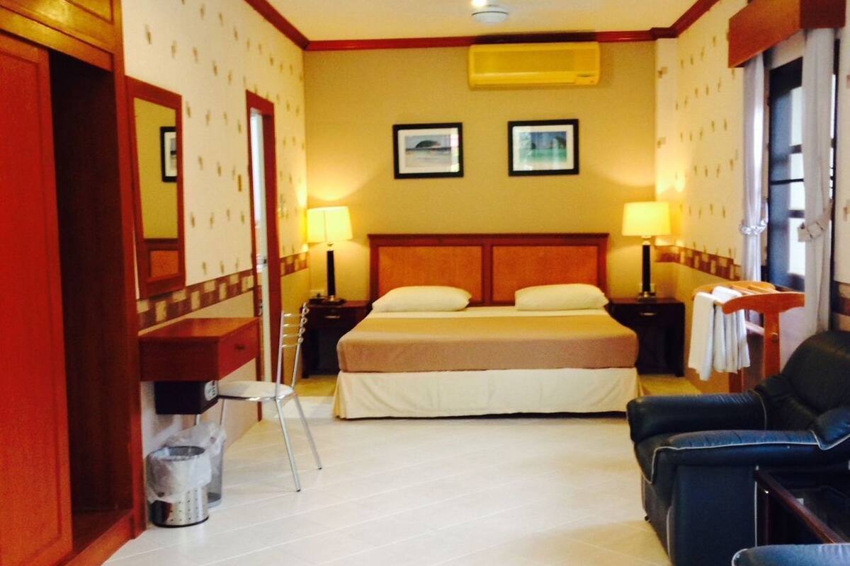 In-room safe, desk, cribs/infant beds, free WiFi