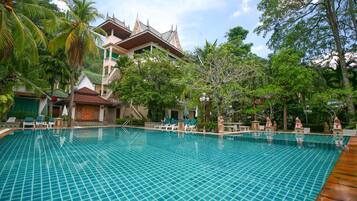 Outdoor pool, pool loungers