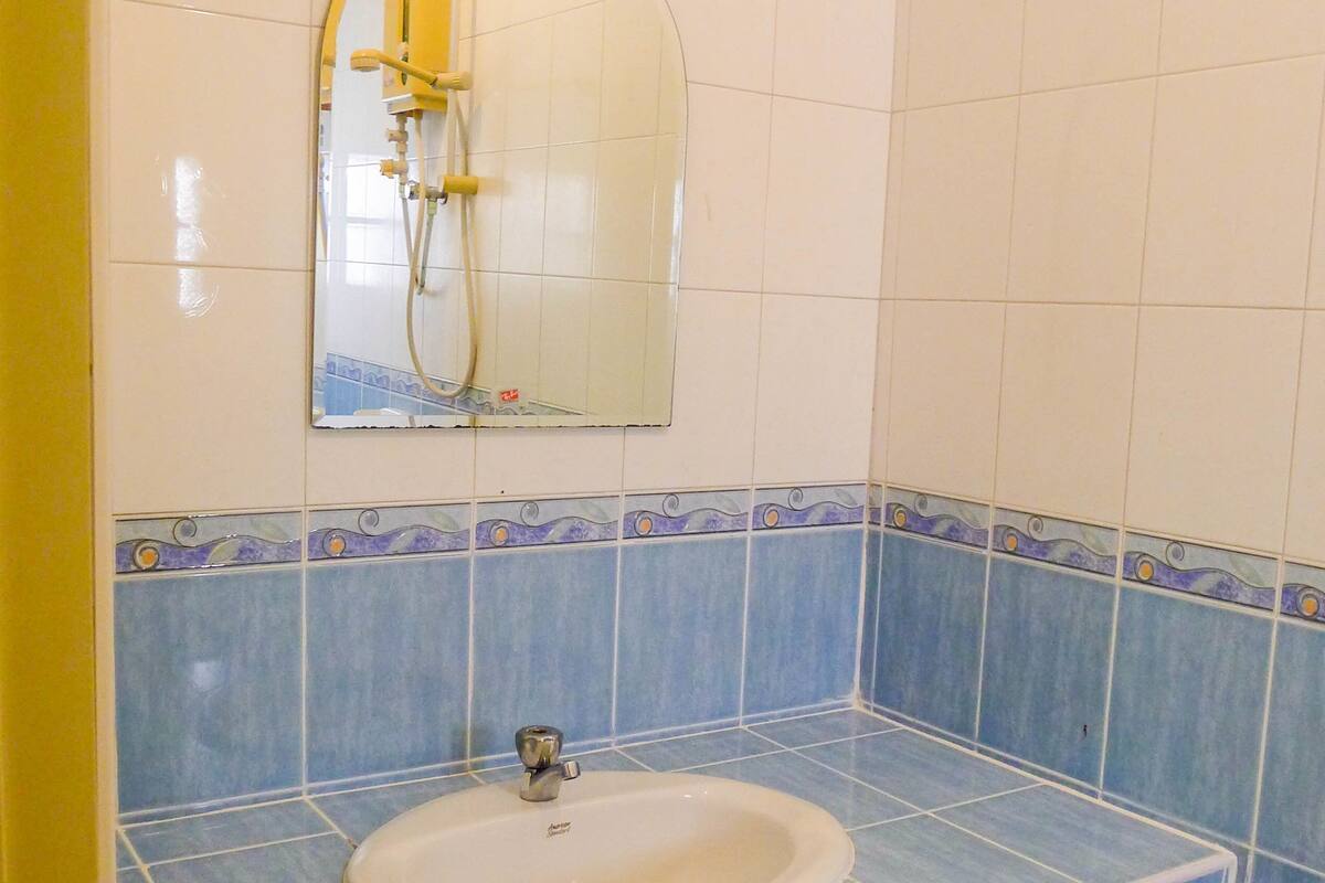 Bathroom | Shower, free toiletries, hair dryer, bidet
