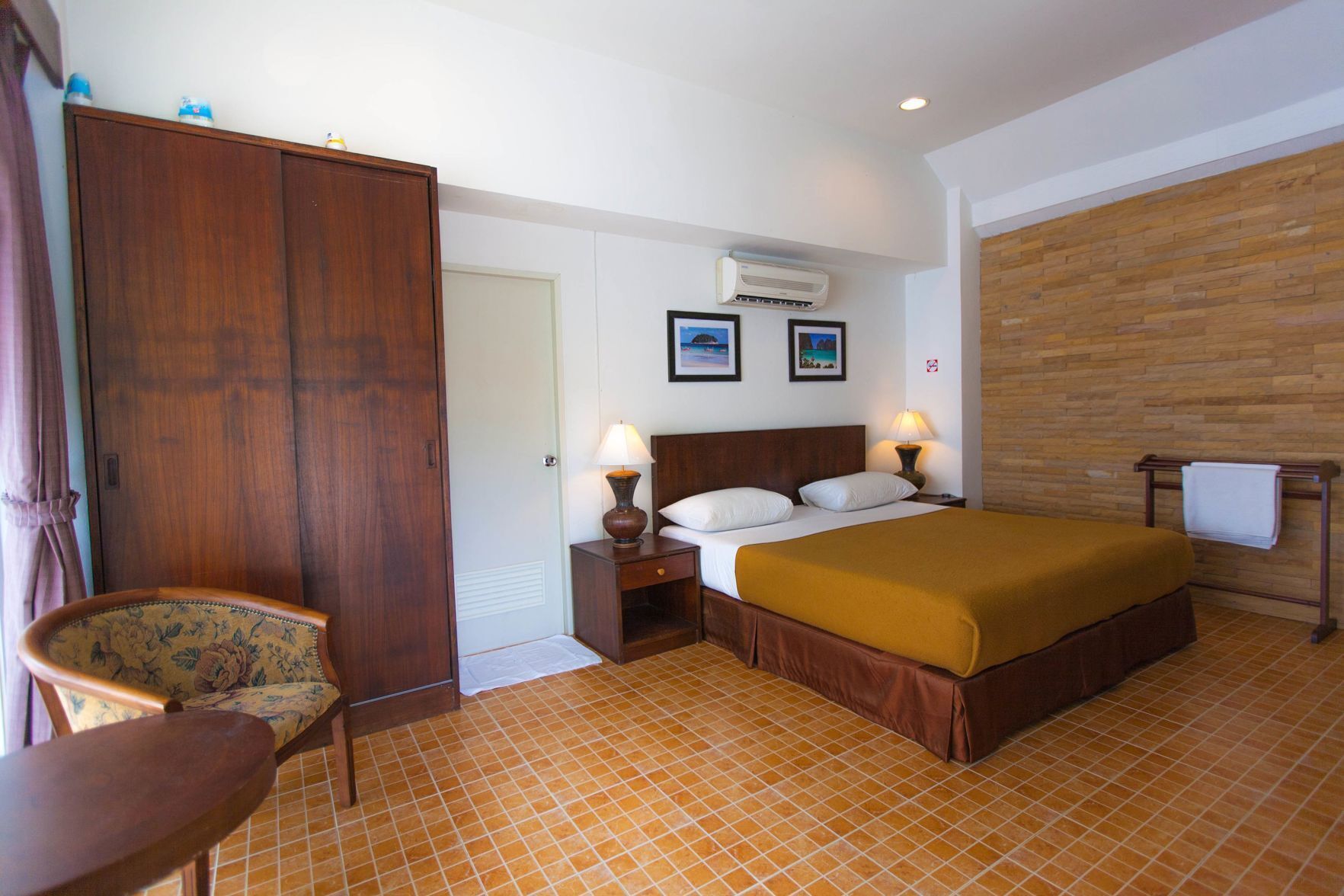 In-room safe, desk, cribs/infant beds, free WiFi