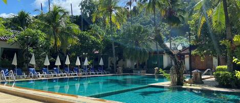 Outdoor pool, sun loungers