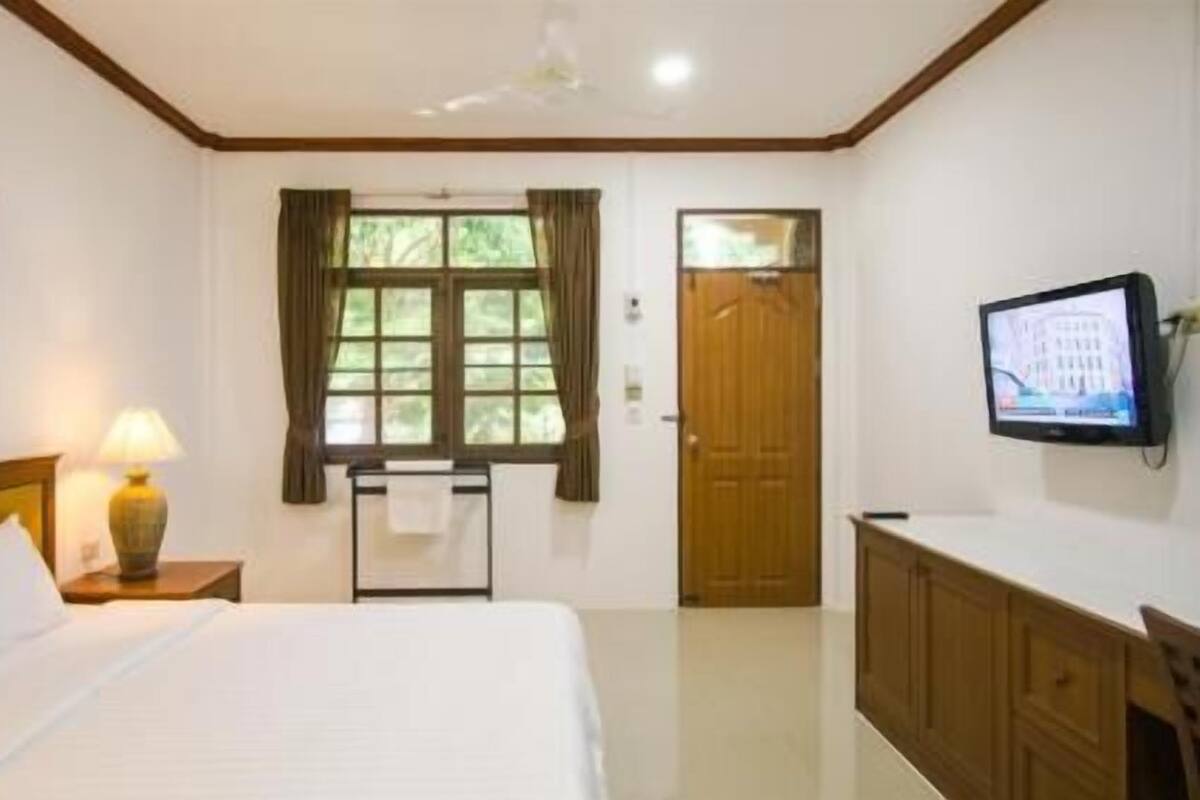 In-room safe, desk, cribs/infant beds, free WiFi