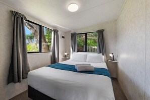 Individually decorated, blackout drapes, soundproofing - Fitzroy Beach Holiday Park (New Plymouth)