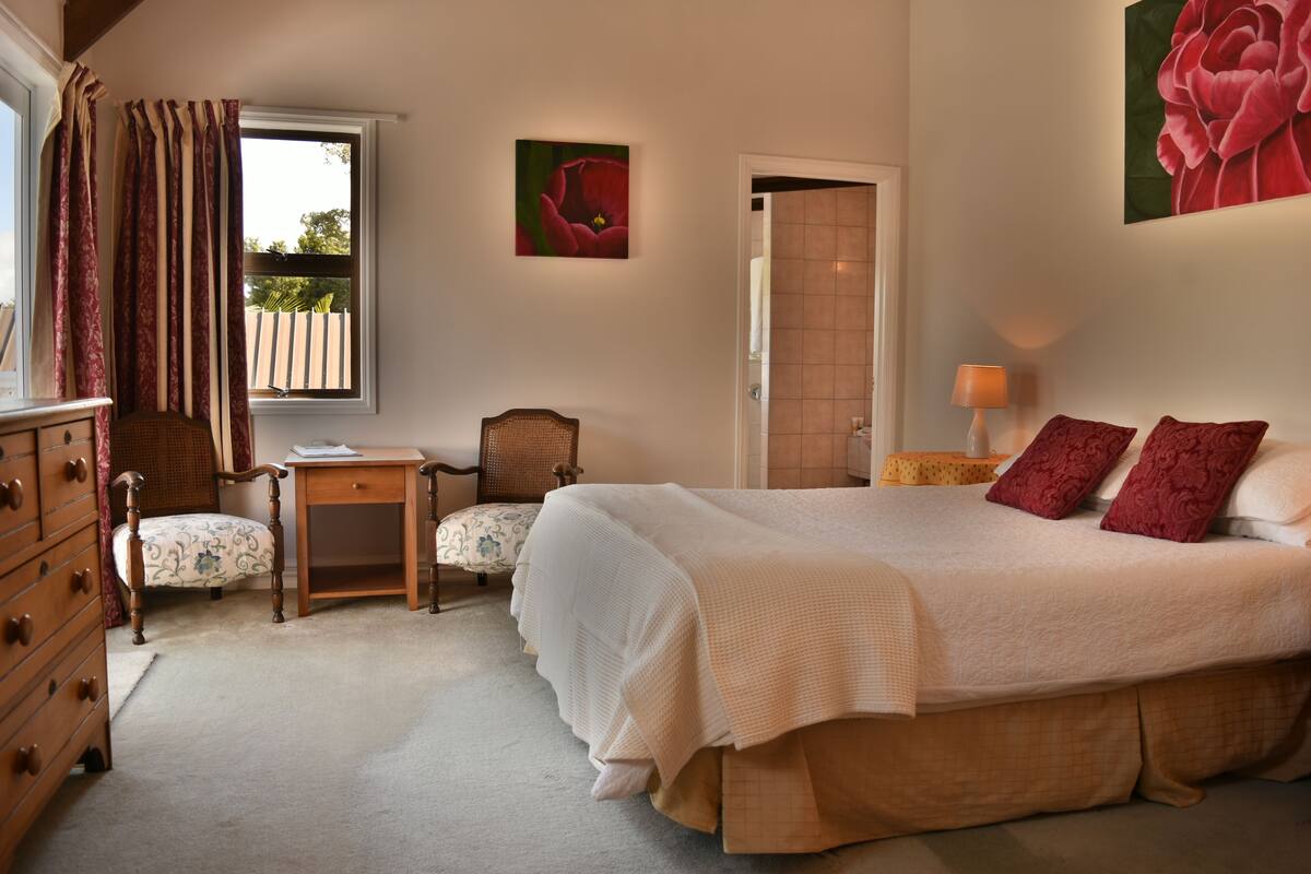 Klassieke tweepersoonskamer, 1 queensize bed, uitzicht op tuin (Rosella) | Lakens van Egyptisch katoen, luxe beddengoed, gratis wifi, beddengoed