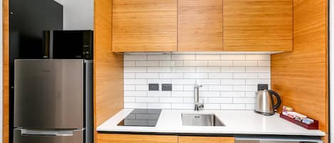 Premium-Apartment, 1 Schlafzimmer, Nichtraucher, Kochnische | Eigene Küche | Kühlschrank, Mikrowelle, Herdplatte, Kochgeschirr/Geschirr/Besteck