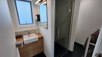 Superior Studio, 1 Queen Bed, Non Smoking, Kitchenette | Living area | Flat-screen TV