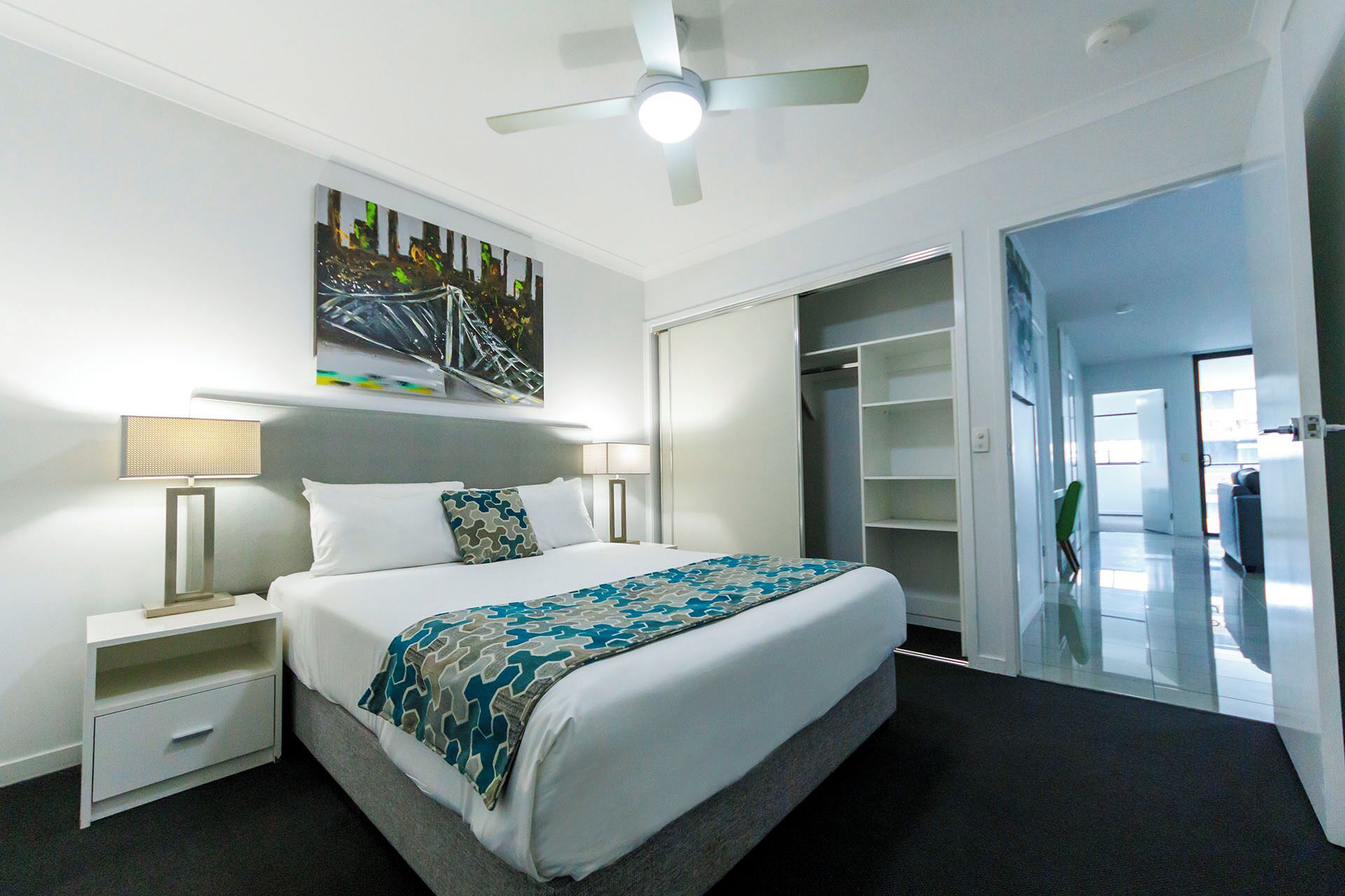 Ropa de cama de alta calidad y escritorio 