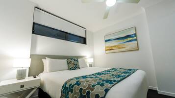 Apartemen, 2 kamar tidur (Two Bathroom) | Seprai premium, meja kerja, dan ruang kerja ramah laptop