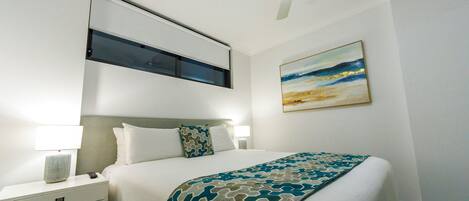 Huoneisto, 2 makuuhuonetta (Two Bathroom) | Ylelliset vuodevaatteet, työpöytä