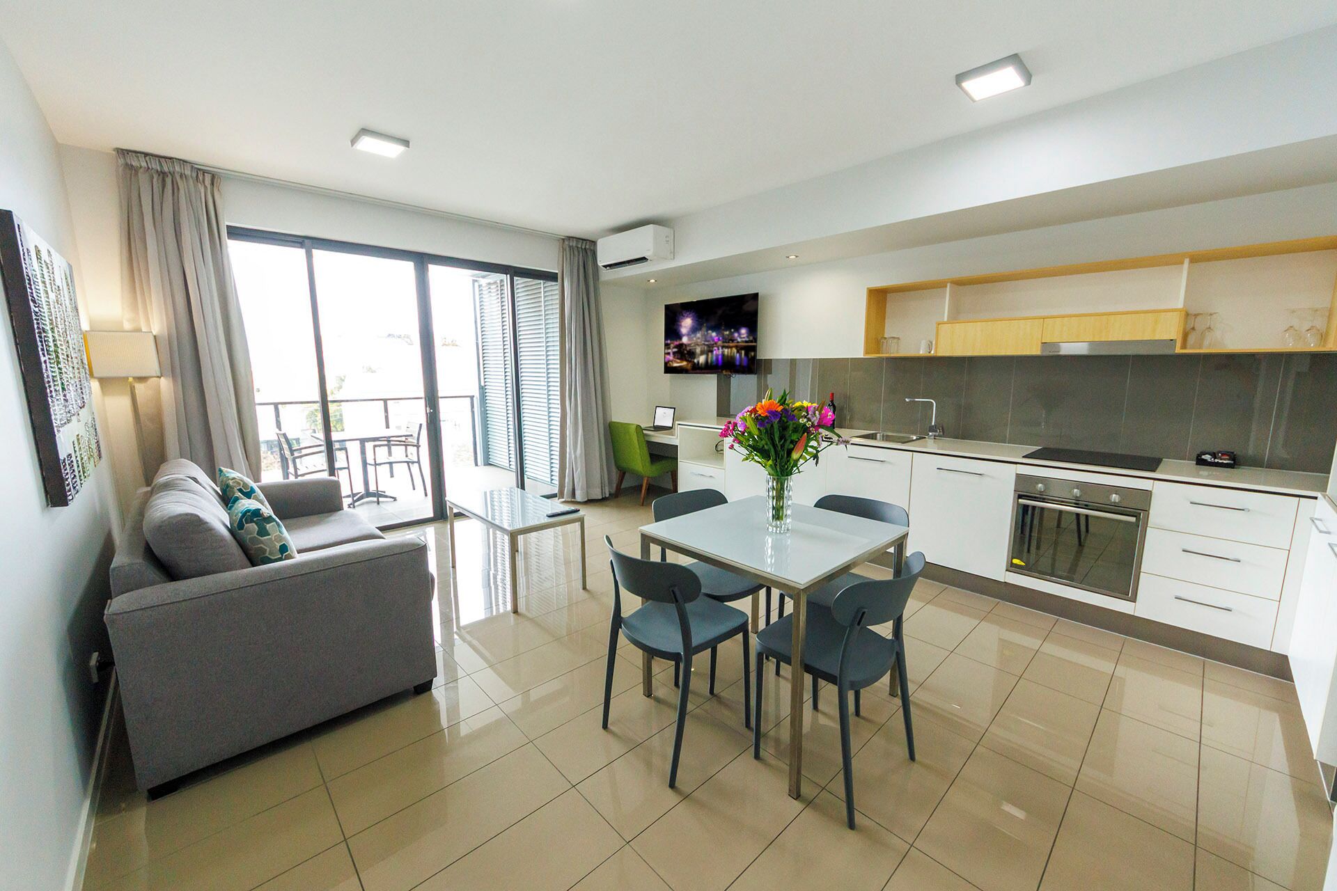 Apartamento urbano, 1 quarto | Cozinha privada | Geladeira grande, micro-ondas, cooktop, cafeteira/chaleira