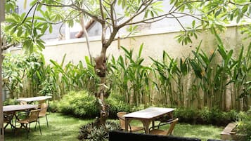 Desayuno continental (IDR 30000 por persona)