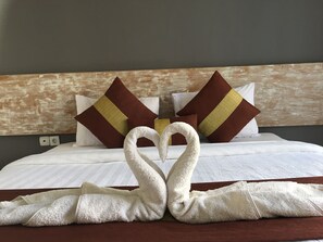 Caja de seguridad en la habitación y escritorio 