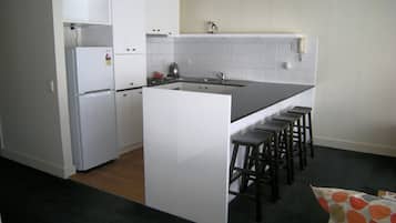 Departamento estándar, 2 habitaciones, para no fumadores, cocina (2.5 Bed Apartment) | 1 habitación, tabla de planchar con plancha y wifi gratis