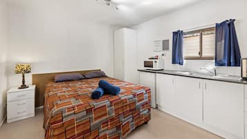 Economy Cabin (External Ensuite) | Private kitchen