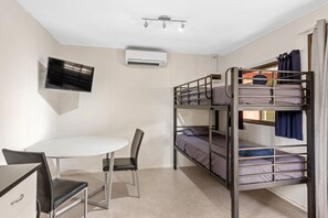 Cabane Économique (External Suite) | 1 chambre, Wi-Fi gratuit, draps fournis