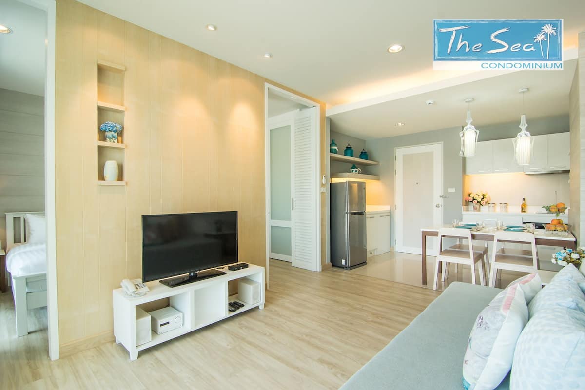 Deluxe Suite, 1 Katil Raja (King), Non Smoking, Refrigerator & Microwave | Kalis bunyi, katil bayi/kot (surcaj), Wi-fi