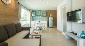 Zimmer, 2 Schlafzimmer, Nichtraucher | Wohnbereich | LED-Fernseher, DVD-Player