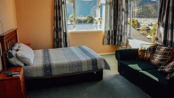 Deluxe Apartment, 1 Bedroom, Private Bathroom, Sea View | 1 bilik tidur, Wi-fi percuma, cadar katil