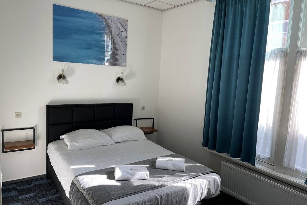 Eenvoudige tweepersoonskamer, privébadkamer | Gratis wifi, beddengoed
