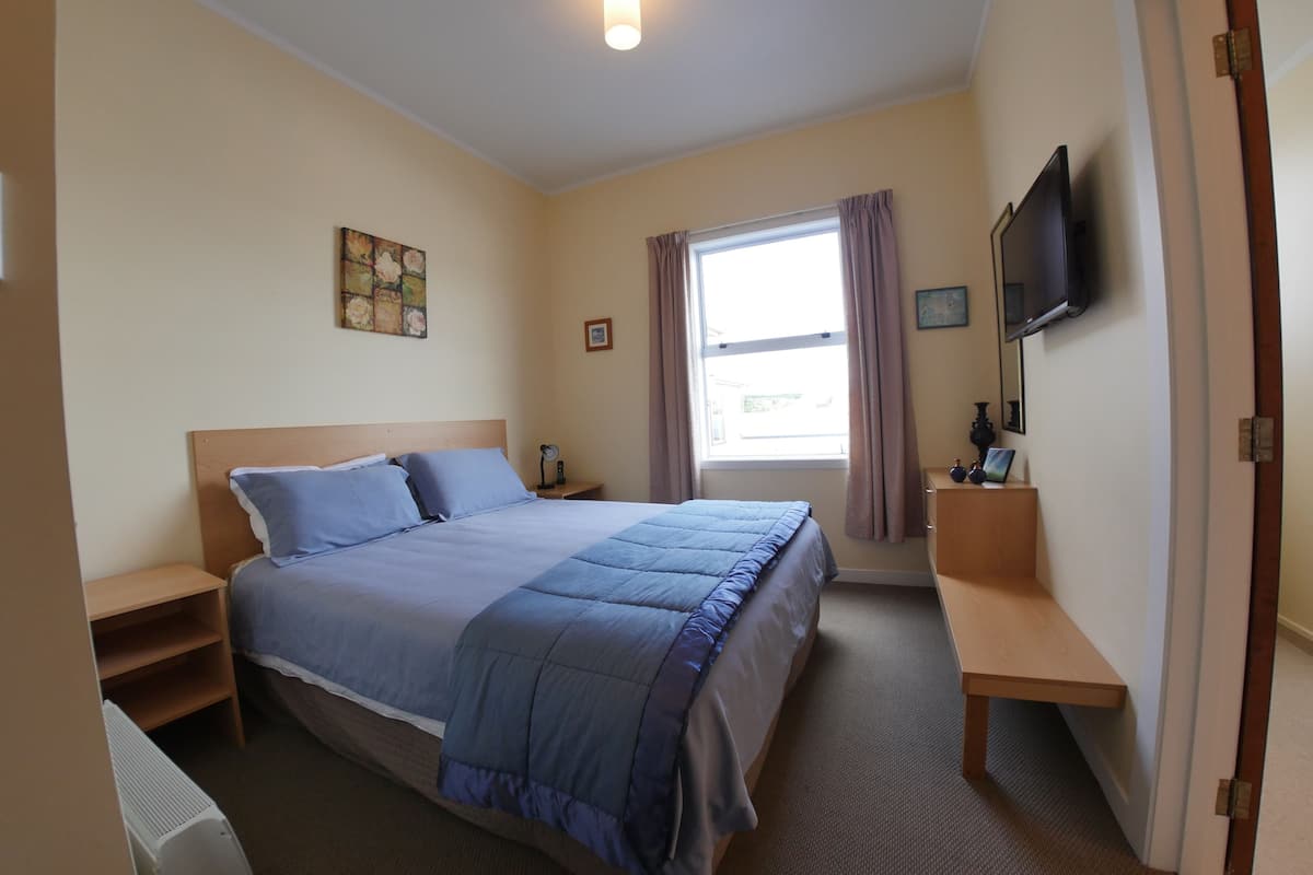 queen room | premium bedding, down duvets, minibar, desk