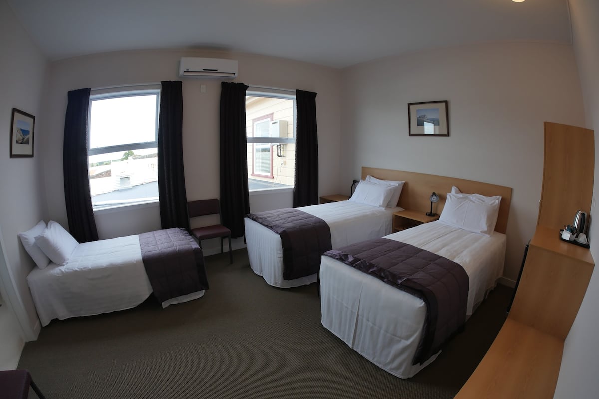 Triple Room | Premium bedding, down comforters, minibar, desk