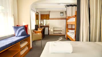 Laptopgeeigneter Arbeitsplatz, BĂŒgeleisen/BĂŒgelbrett, kostenloses WLAN