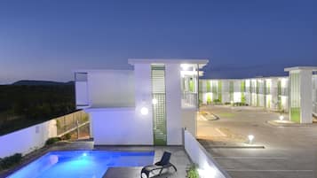 Outdoor pool, pool loungers