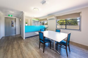 Meeting facility - Royal Motel Miles (Miles)