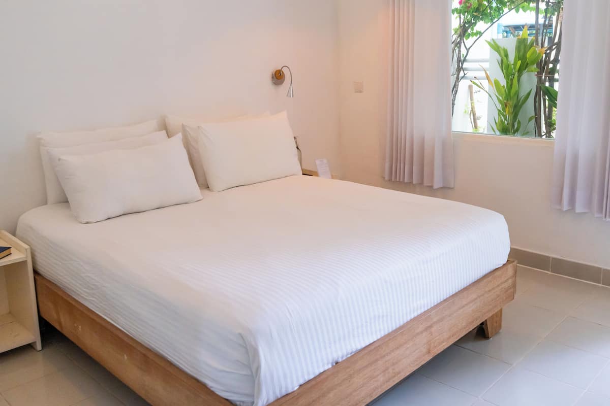 Klassieke kamer | Donzen dekbedden, pillowtop-bedden, een kluis op de kamer