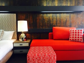 Escritorio, cortinas opacas, tabla de planchar con plancha y wifi gratis