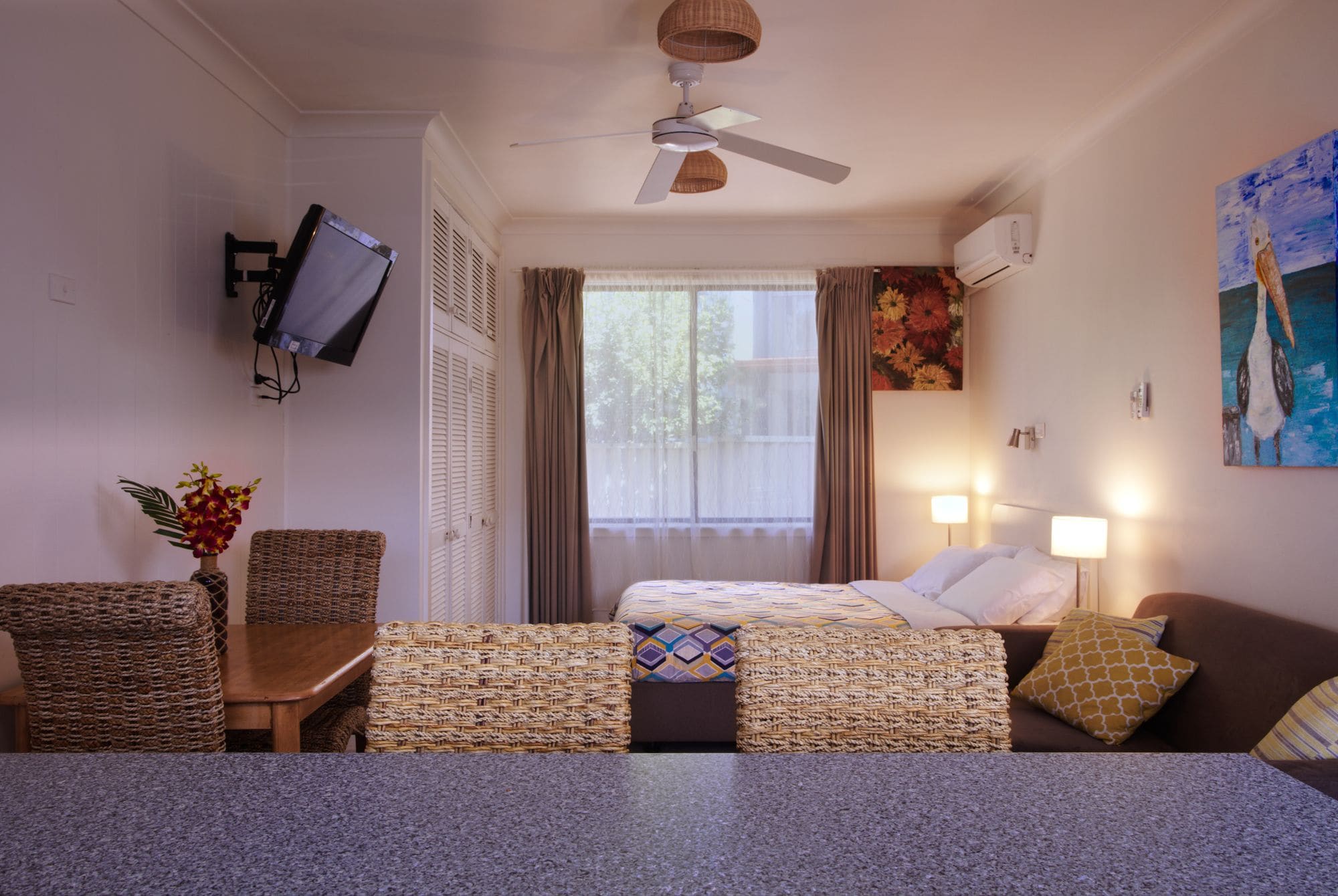 Deluxe-Studio, 1 Queen-Bett, Küche | Wohnbereich | Flachbildfernseher