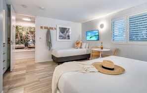 Triple Studio - No Parking | Pillow-top beds, individually decorated, individually furnished - Jacaranda Noosa (Noosa Heads)