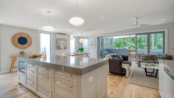 Loftsleilighet | Eget kjøkken | Kjøleskap, mikrobølgeovn, ovn og kokeplater