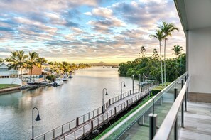 1 Bedroom Deluxe Riverview Apartment | Balcony view