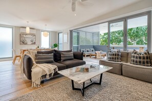 Penthouse | Living area | 40-inch Smart TV with digital channels - Jacaranda Noosa (Noosa Heads)