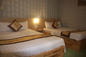 Minibar, in-room safe, desk, blackout curtains - Koniko hotel (Ho Chi Minh City)