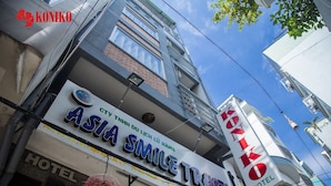 A hotel named "Asia Smile Travel" with a sign indicating it is a hotel. - Koniko hotel (Ho Chi Minh City)