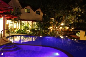 Breakfast and dinner served, international cuisine - Top Resort (Ko Chang)
