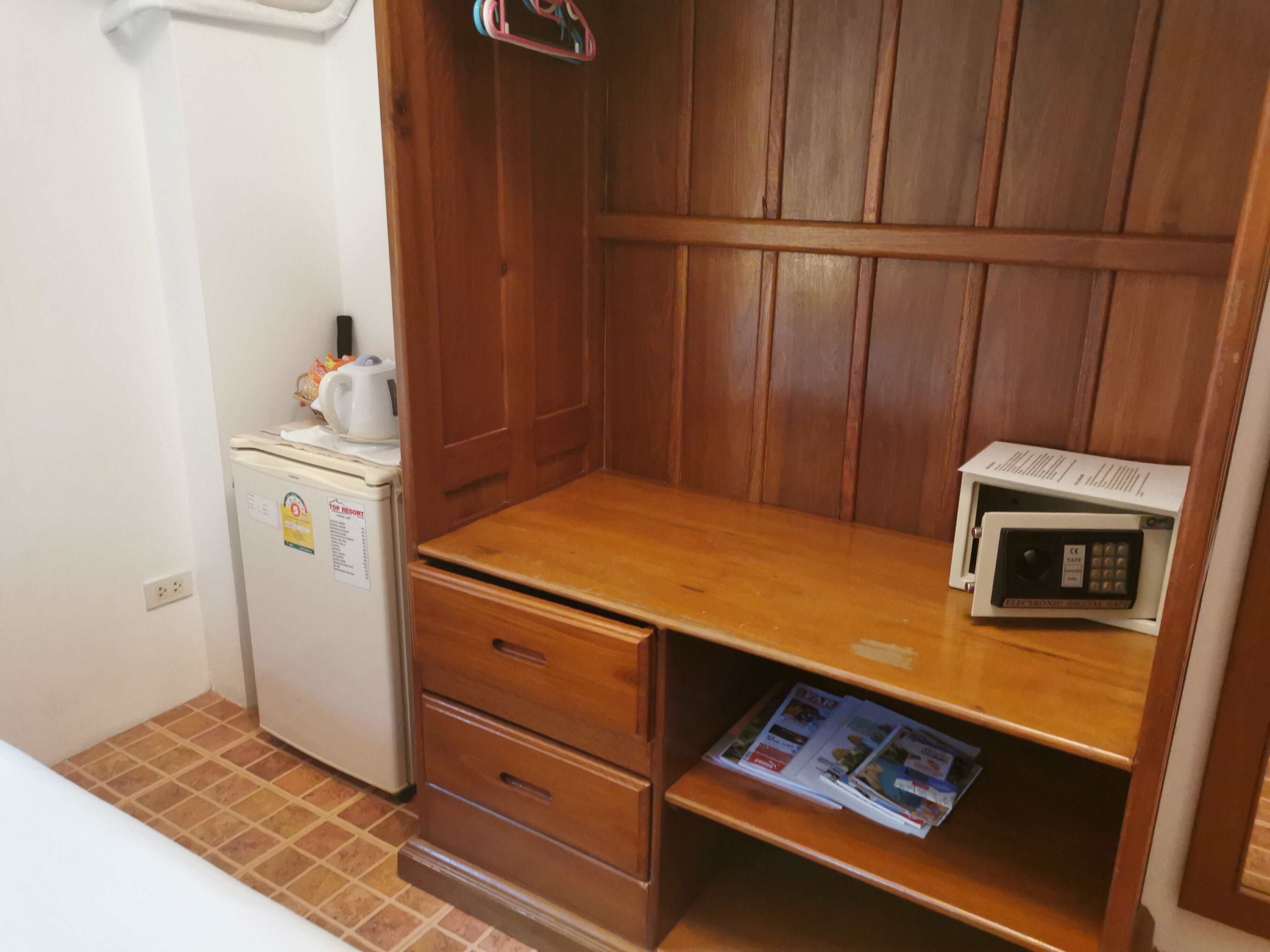 basic single room, shared bathroom | room amenity