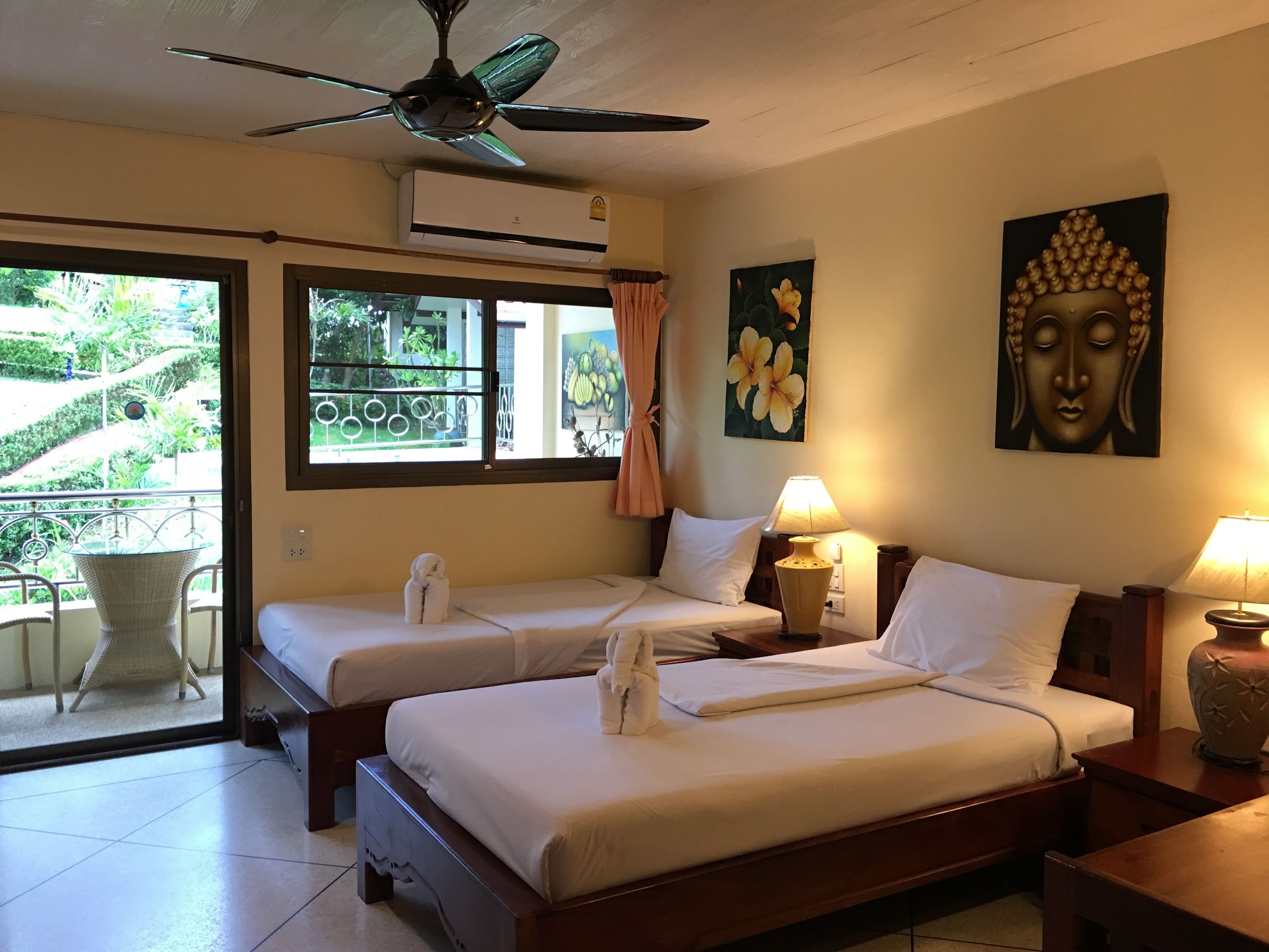 deluxe double room | 1 bedroom, minibar, in-room safe, soundproofing